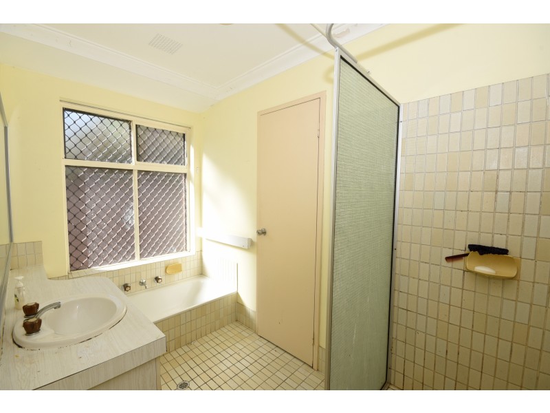 16 Burslem Drive, Thornlie WA 6108