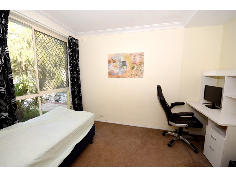 16 Burslem Drive, Thornlie WA 6108