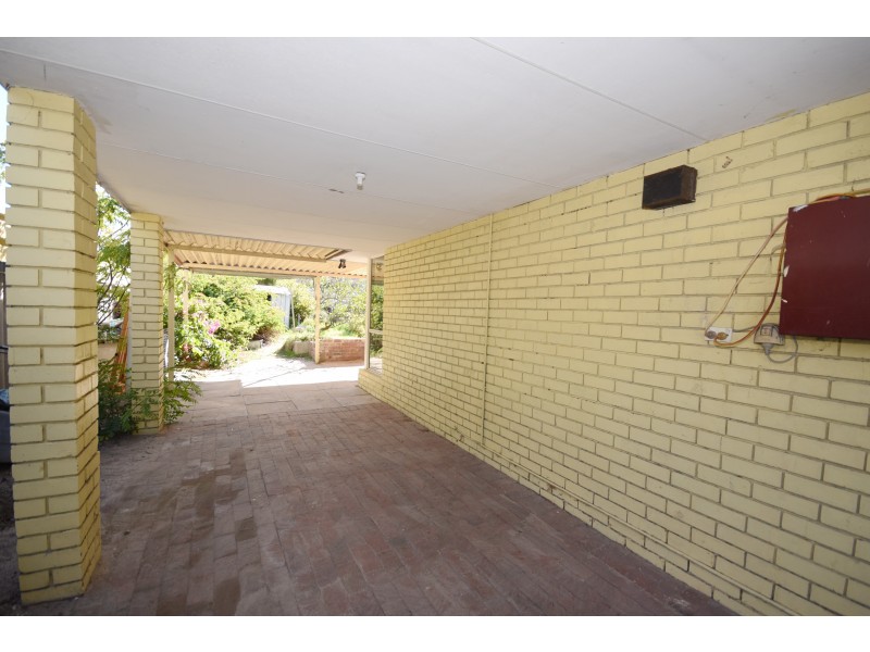 16 Burslem Drive, Thornlie WA 6108