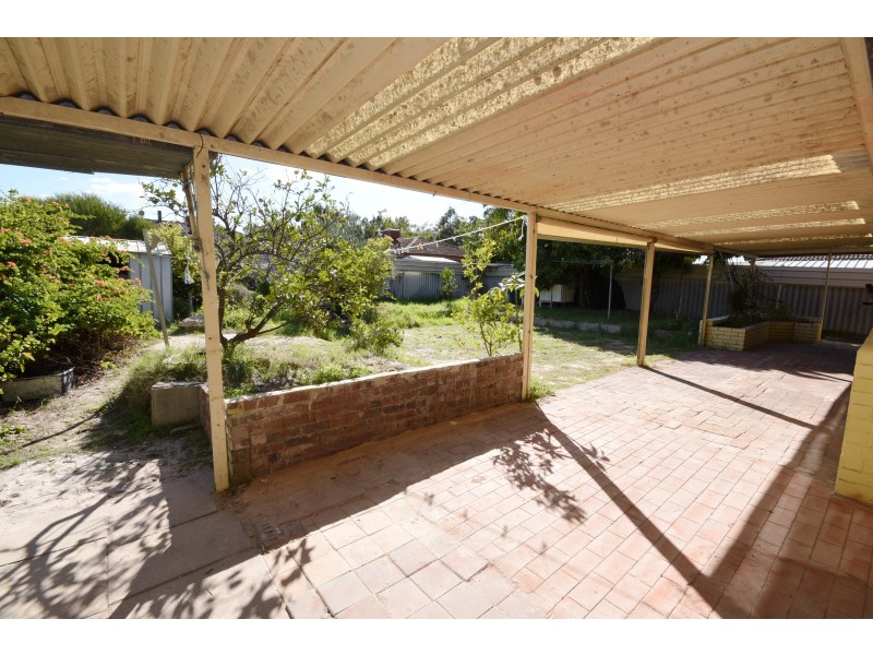 16 Burslem Drive, Thornlie WA 6108