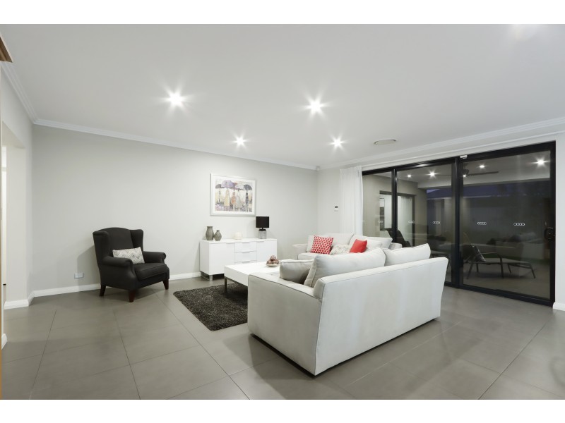 7 Sheldon Street, Piara Waters WA 6112