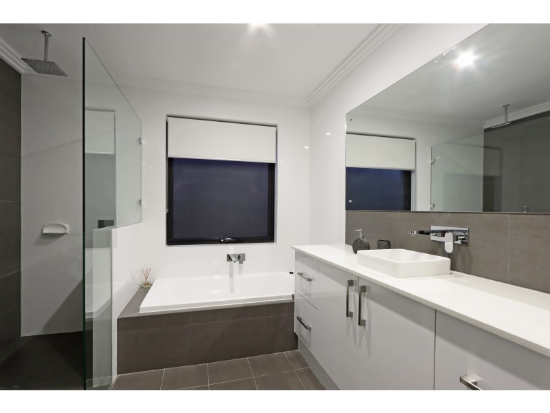 7 Sheldon Street, Piara Waters WA 6112