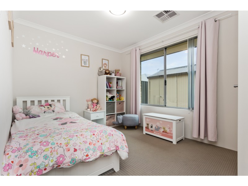 16 Flindell Way, Piara Waters WA 6112