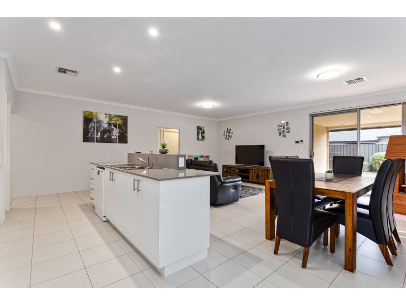 16 Flindell Way, Piara Waters WA 6112