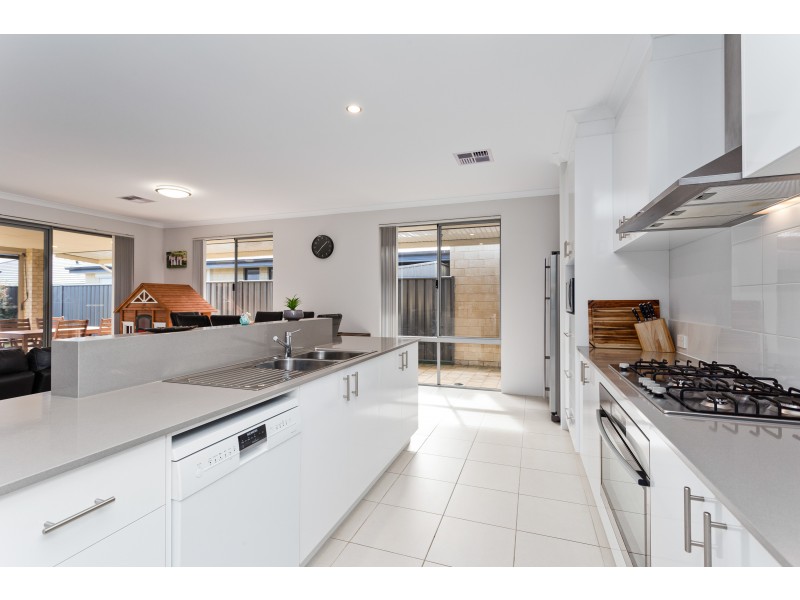 16 Flindell Way, Piara Waters WA 6112