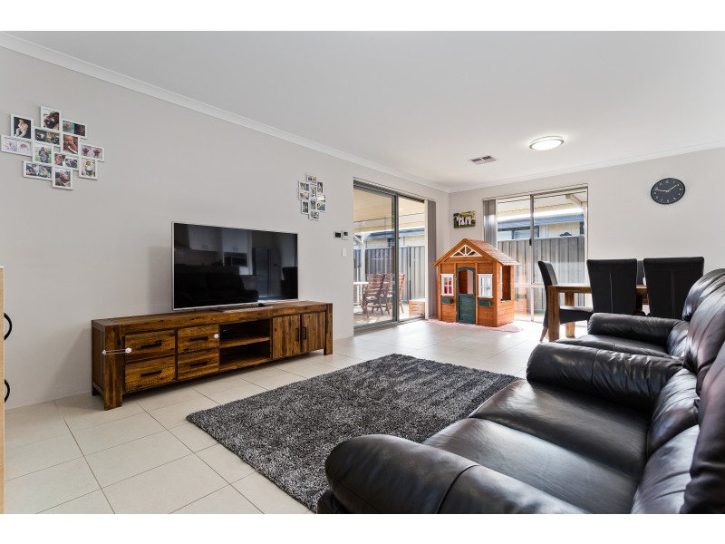 16 Flindell Way, Piara Waters WA 6112