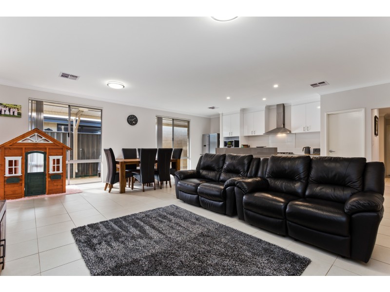 16 Flindell Way, Piara Waters WA 6112