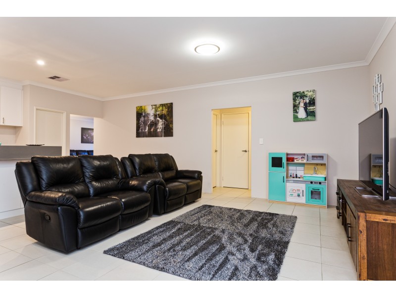 16 Flindell Way, Piara Waters WA 6112