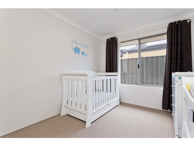 16 Flindell Way, Piara Waters WA 6112