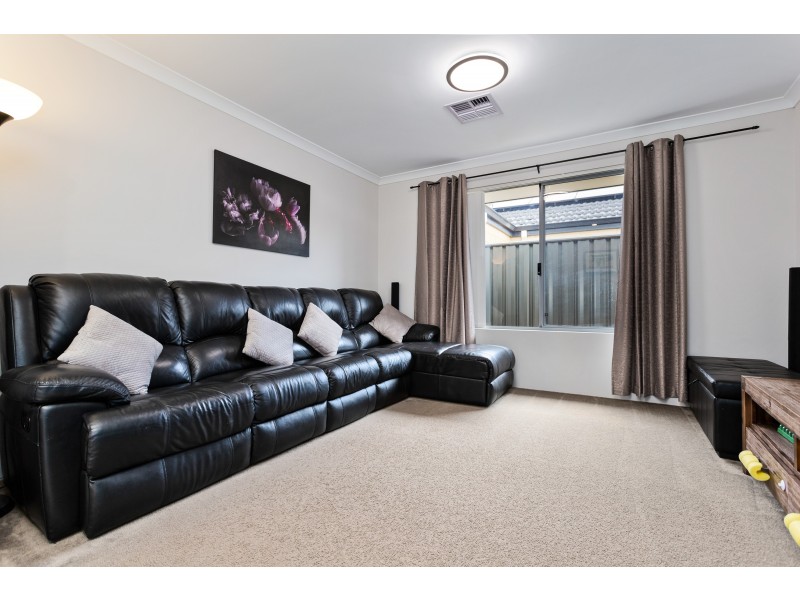 16 Flindell Way, Piara Waters WA 6112