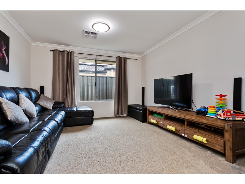 16 Flindell Way, Piara Waters WA 6112