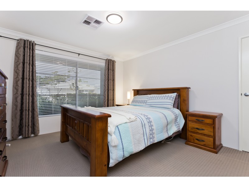 16 Flindell Way, Piara Waters WA 6112