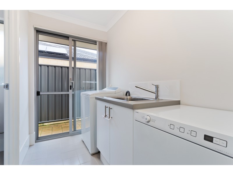 16 Flindell Way, Piara Waters WA 6112