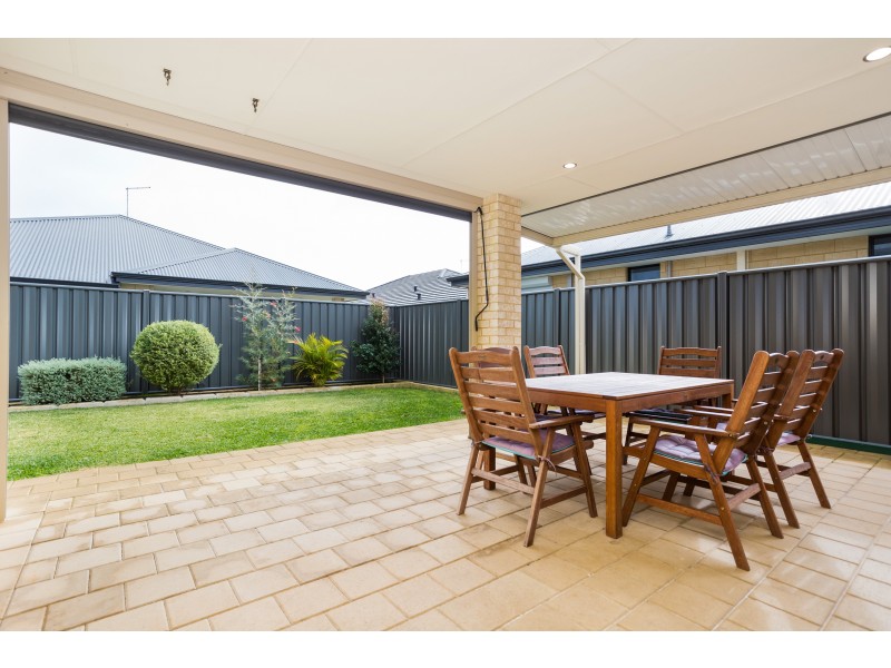 16 Flindell Way, Piara Waters WA 6112