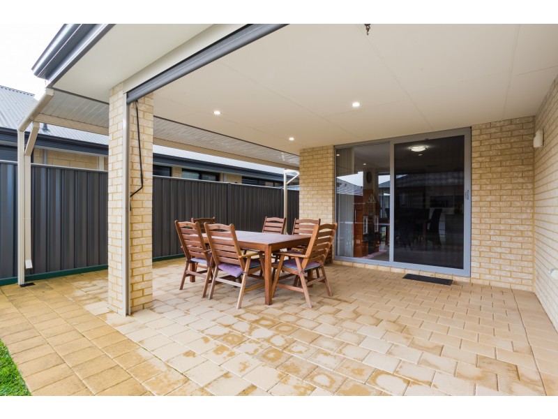 16 Flindell Way, Piara Waters WA 6112