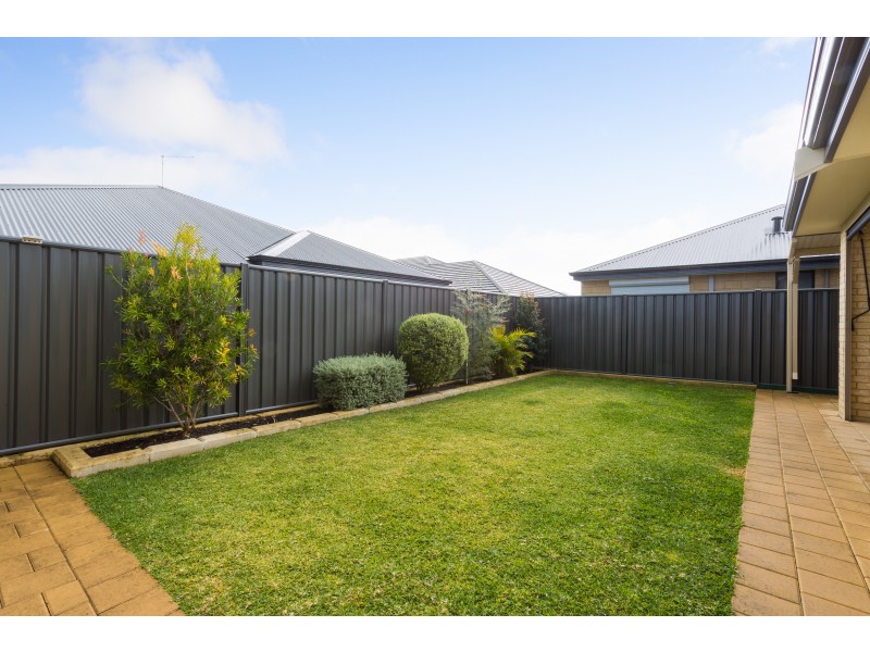 16 Flindell Way, Piara Waters WA 6112