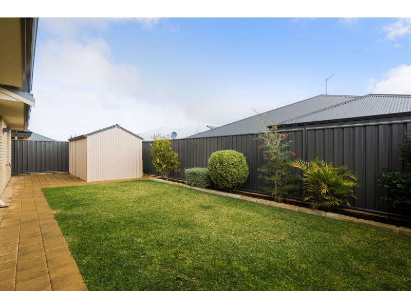 16 Flindell Way, Piara Waters WA 6112