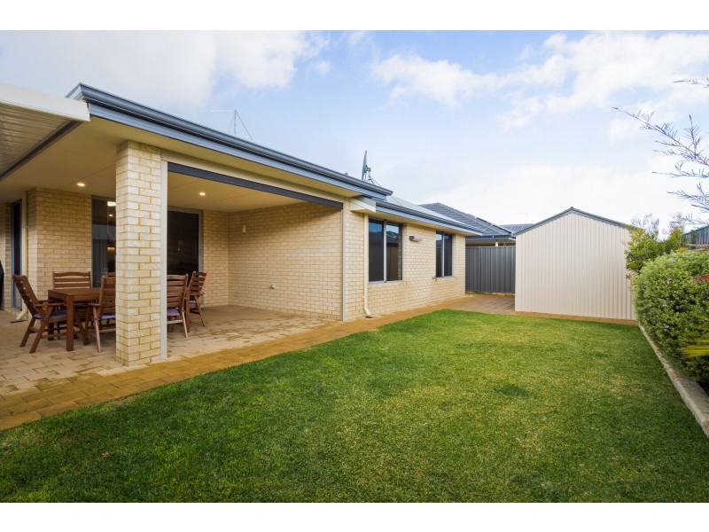16 Flindell Way, Piara Waters WA 6112