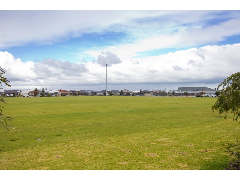 16 Flindell Way, Piara Waters WA 6112