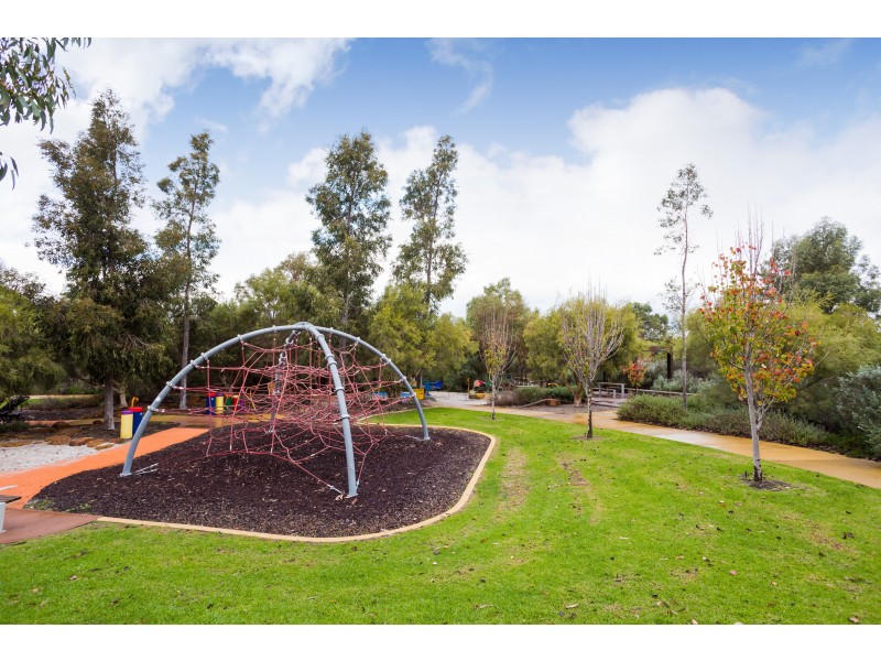 16 Flindell Way, Piara Waters WA 6112