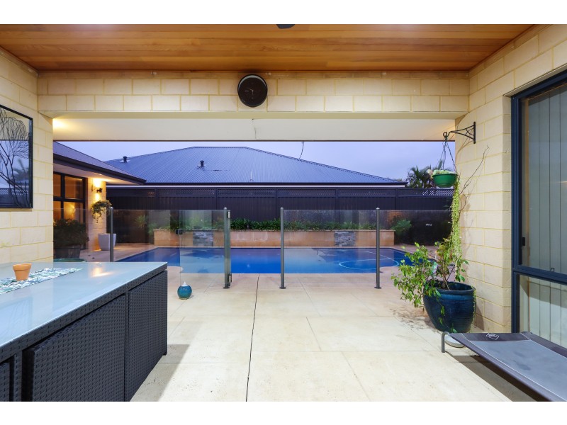 11 Mingara Avenue, Harrisdale WA 6112