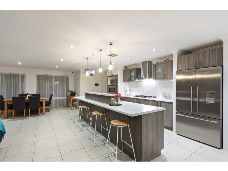 3 Bayonne Corner, Piara Waters WA 6112