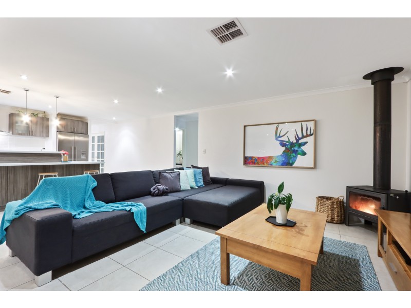 3 Bayonne Corner, Piara Waters WA 6112