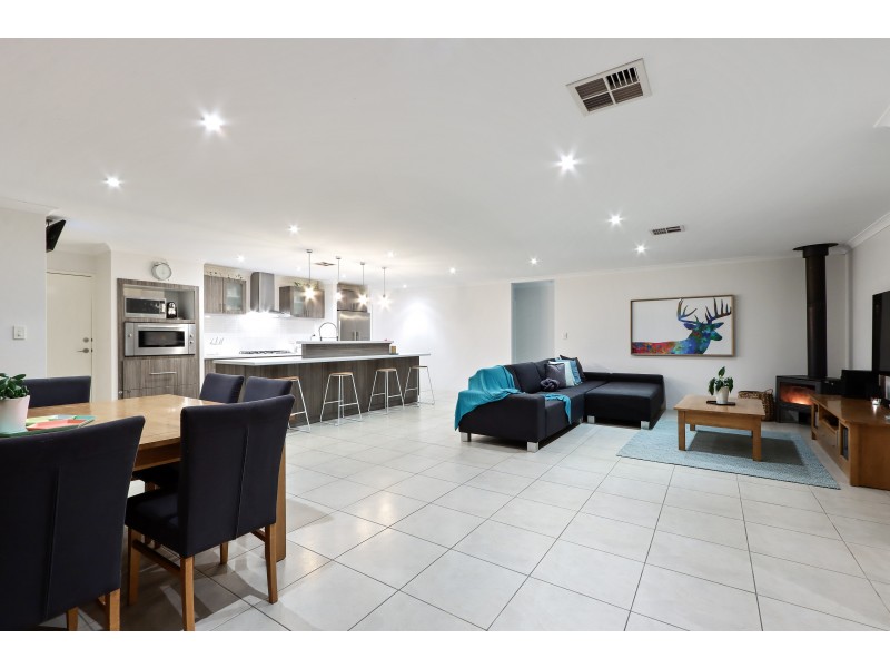 3 Bayonne Corner, Piara Waters WA 6112