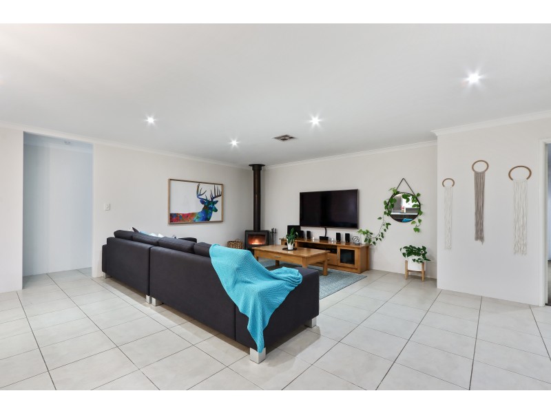 3 Bayonne Corner, Piara Waters WA 6112