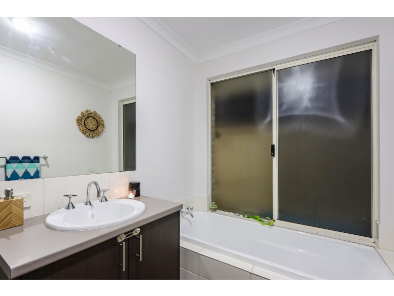 3 Bayonne Corner, Piara Waters WA 6112