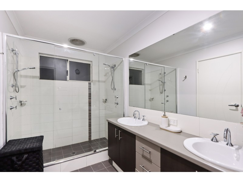 3 Bayonne Corner, Piara Waters WA 6112