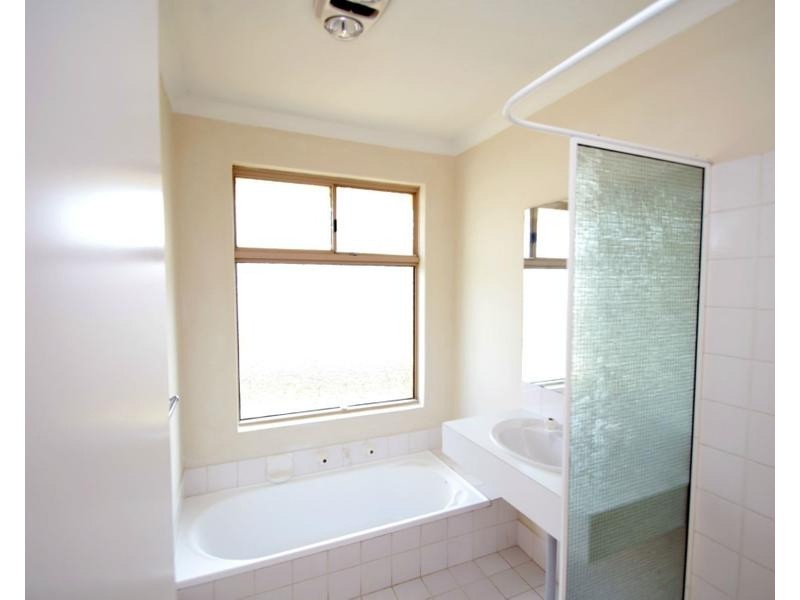 56 Ellamere Retreat, Maddington WA 6109