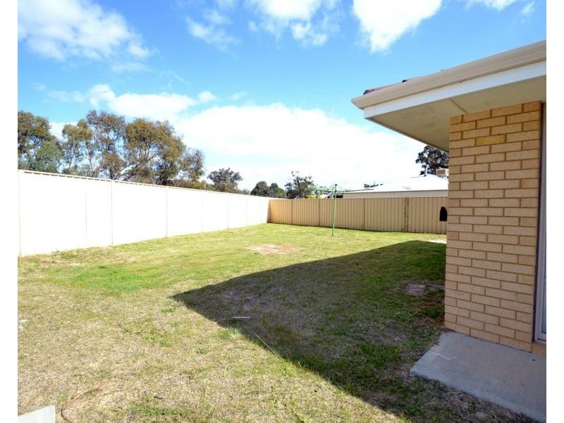 56 Ellamere Retreat, Maddington WA 6109