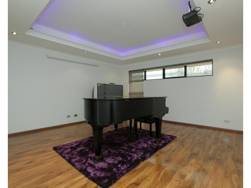 10 Harlequin Pass, Southern River WA 6110