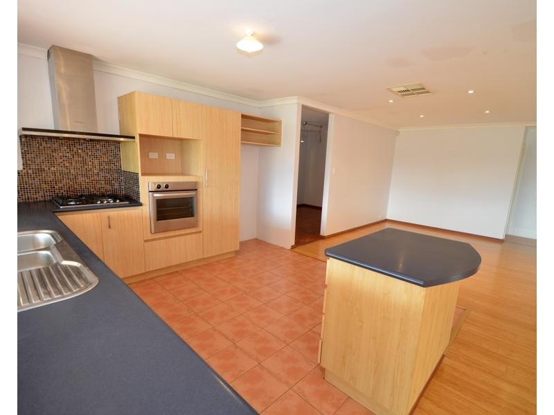 4 Alder Way, Thornlie WA 6108