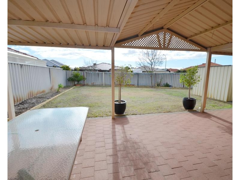4 Alder Way, Thornlie WA 6108