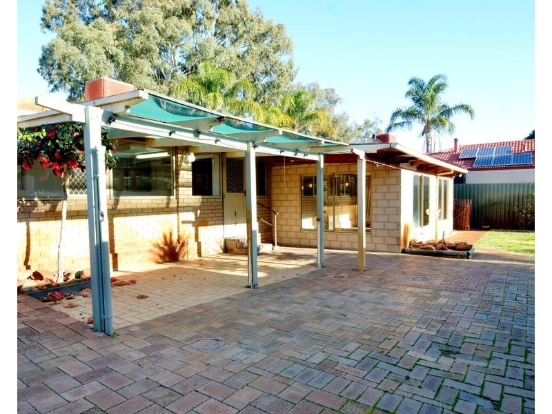 13 Oakajee Ct, Gosnells WA 6110