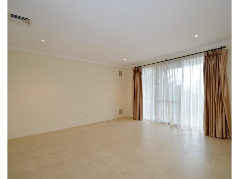 12 Congenial Loop, Atwell WA 6164