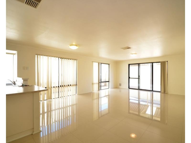 8 Yoorn Way, Bertram WA 6167