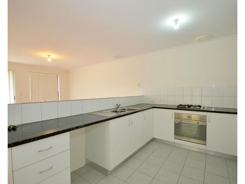 1/289 Wharf Street, Queens Park WA 6107