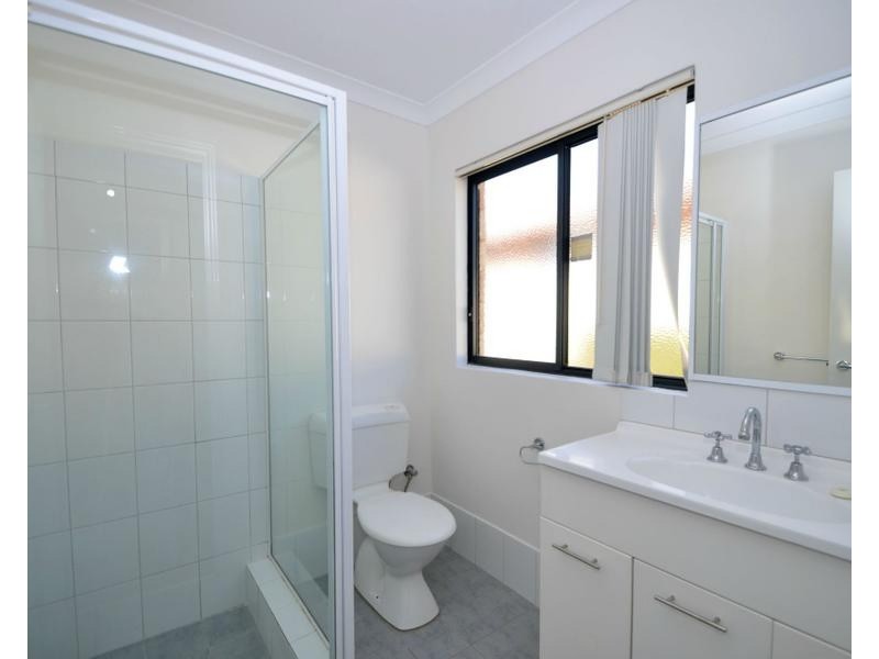 1/289 Wharf Street, Queens Park WA 6107