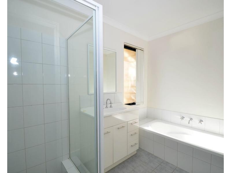 1/289 Wharf Street, Queens Park WA 6107