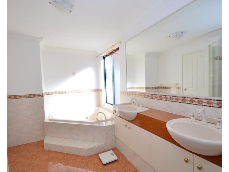 22 Kooralbyn Valley Cres, Jandakot WA 6164