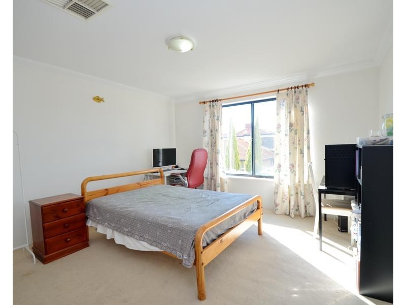 22 Kooralbyn Valley Cres, Jandakot WA 6164