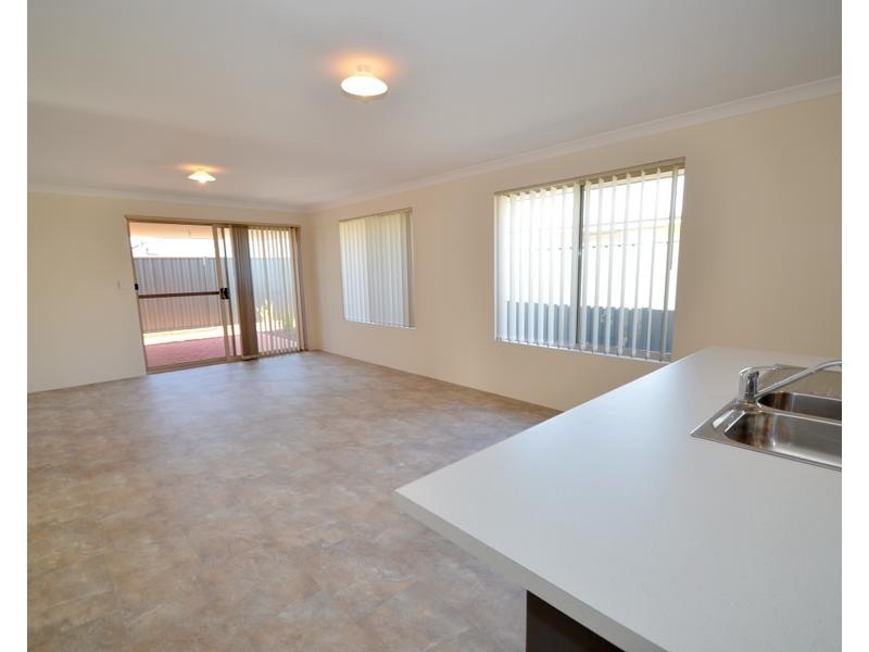 7 Friston St, Hilbert WA 6112