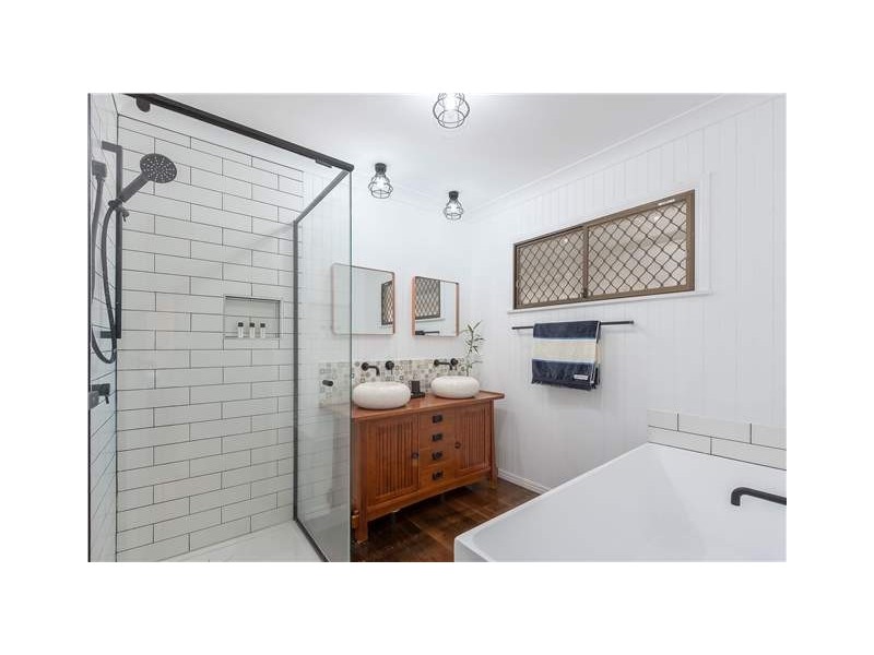 295 WHITEHILL ROAD, Flinders View QLD 4305