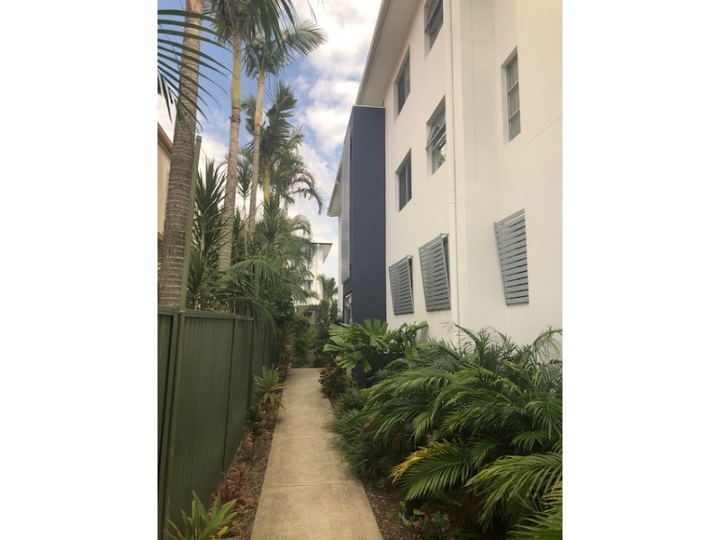 24 PROUD STREET, Labrador QLD 4215