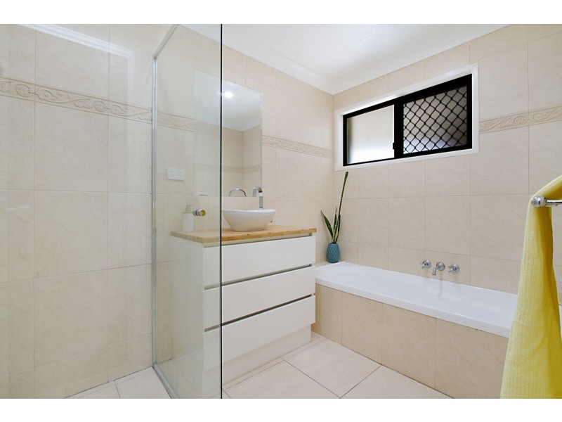 4 PARAKEET PLACE, Burleigh Waters QLD 4220