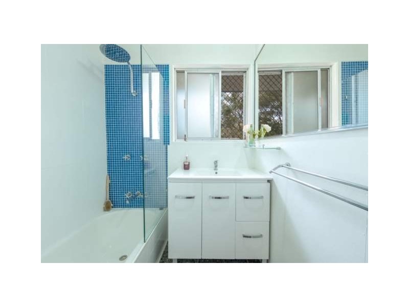 4 POINSETTIA PARADE, Varsity Lakes QLD 4227