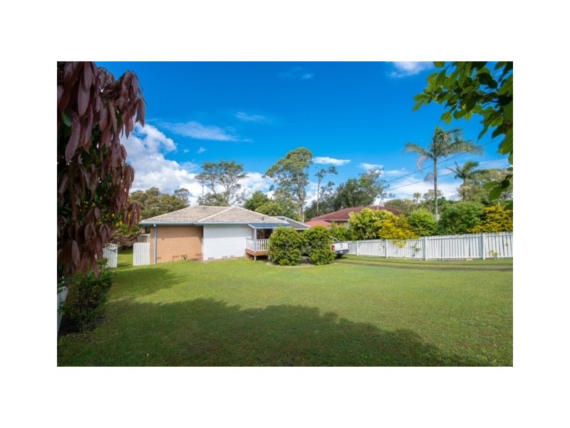 4 POINSETTIA PARADE, Varsity Lakes QLD 4227